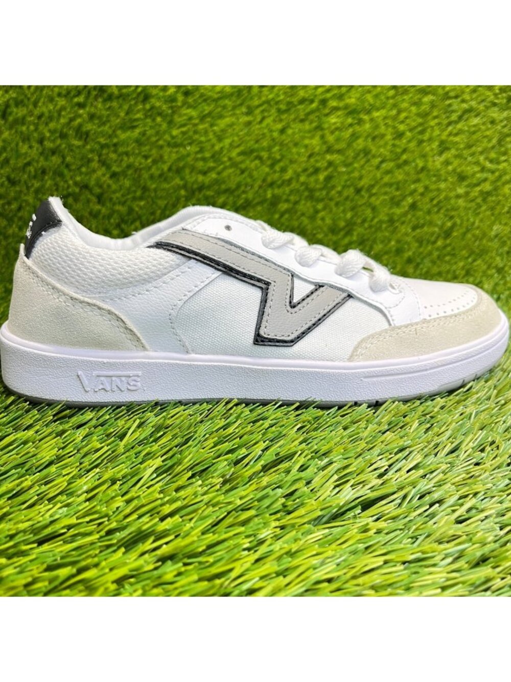 Vans Lowland CC Womens Size 7 White Black Athletic Skateboard Shoes Sneakers